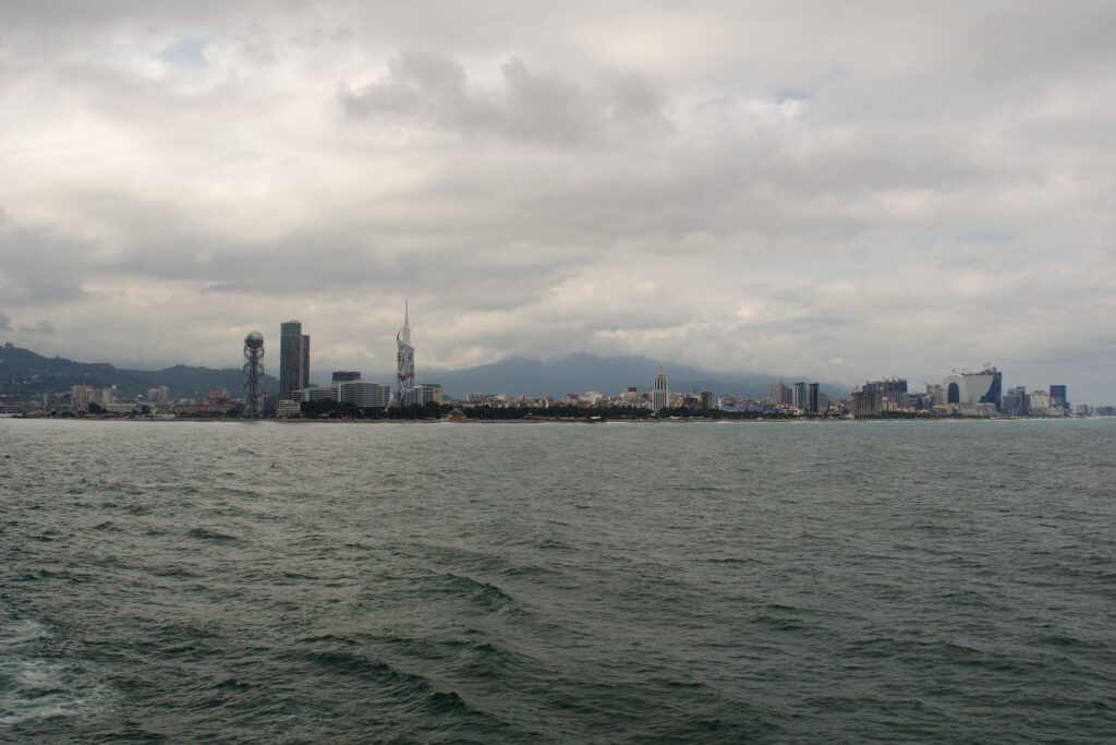 Výhled z Greifswaldu na pobřeží Batumi v Gruzii.