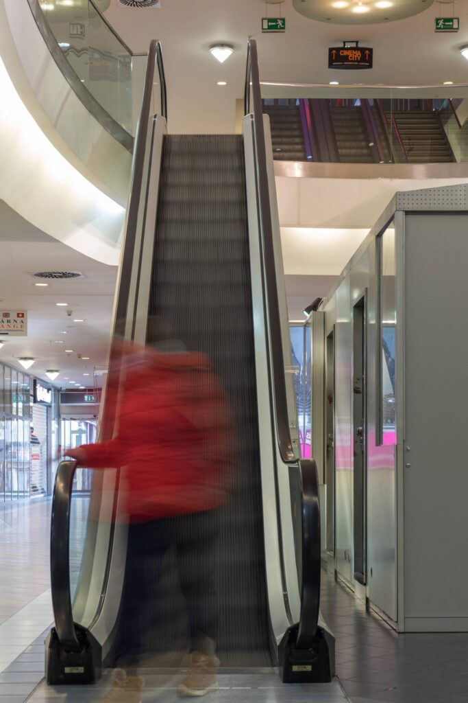 Escalator photo number 1.