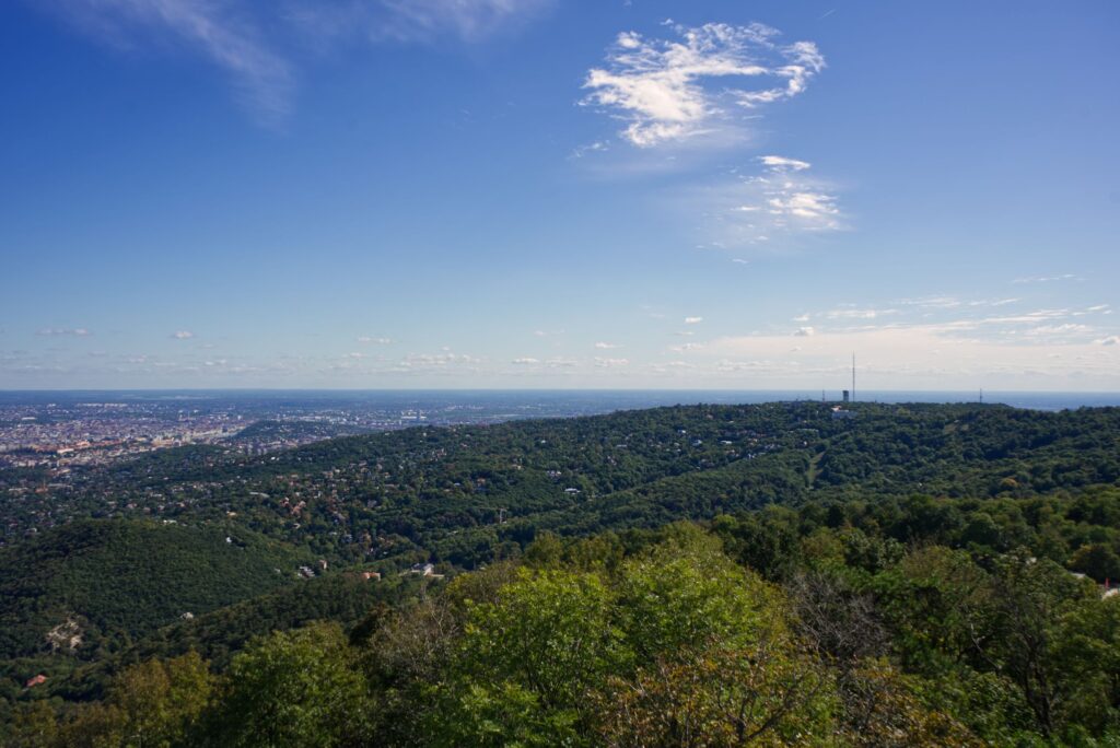 Příroda okolo Budapeště z Alžbětiny vyhlídkové věže.