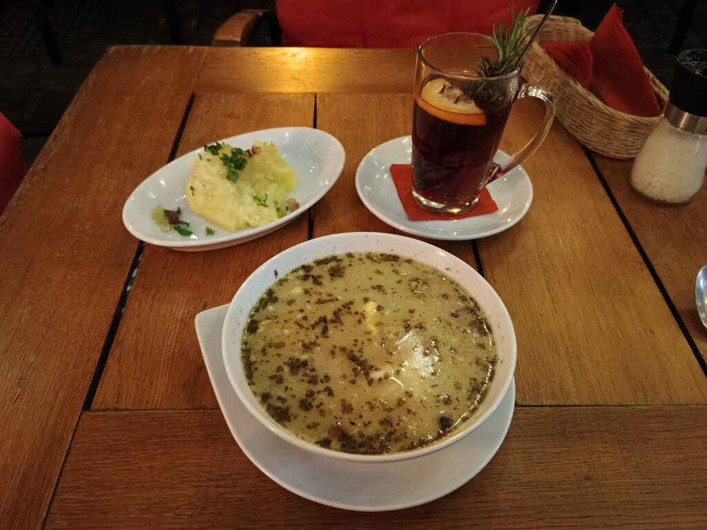 Źurek v restauraci Dominikánská.