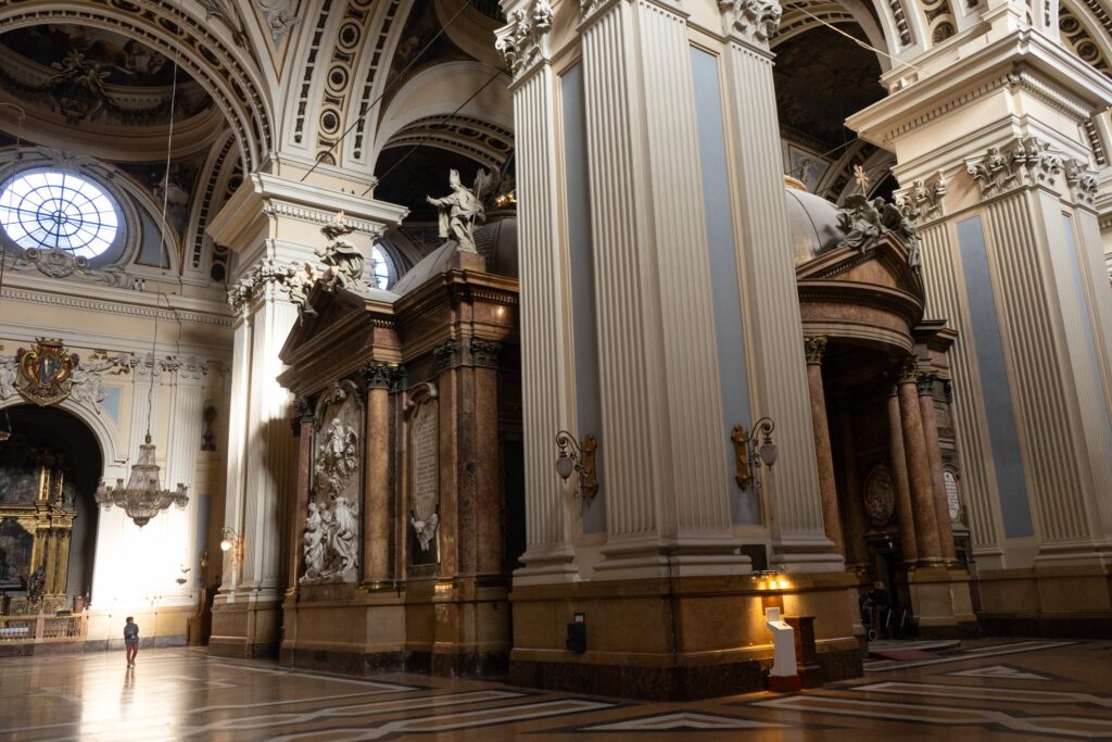 Bazilika Panny Marie na Sloupu, Catedral-Vnitřek Basílica de Nuestra Señora del Pilar de Zaragoza