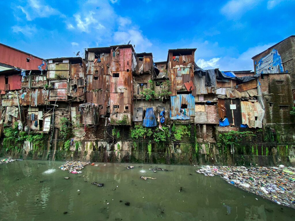 How property owners imaginane picturesque flats (for others, not for themselves) Source: <a href="https://unsplash.com/@vinaymanda?utm_content=creditCopyText&utm_medium=referral&utm_source=unsplash">vinay manda</a> z <a href="https://unsplash.com/photos/a-very-old-building-with-lots-of-windows-next-to-a-body-of-water-d8XGszIa310?utm_content=creditCopyText&utm_medium=referral&utm_source=unsplash">Unsplash</a> 
