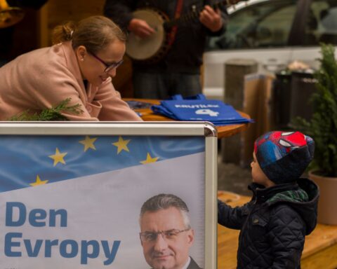 Špinavosti politiků za cedulí.